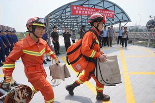 苏群：杜兰特知道如果布克和比尔不改变 那自己得再多分也没用